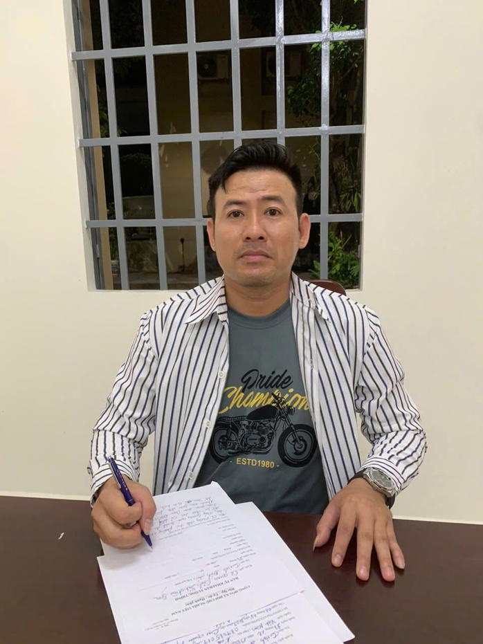 Đối tượng Trịnh Đình Ấm bị lật tẩy khi đang trốn ở Tây Ninh - Ảnh 1. Đối tượng Trịnh Đình Ấm bị lật tẩy khi đang trốn ở Tây Ninh - Ảnh 1.