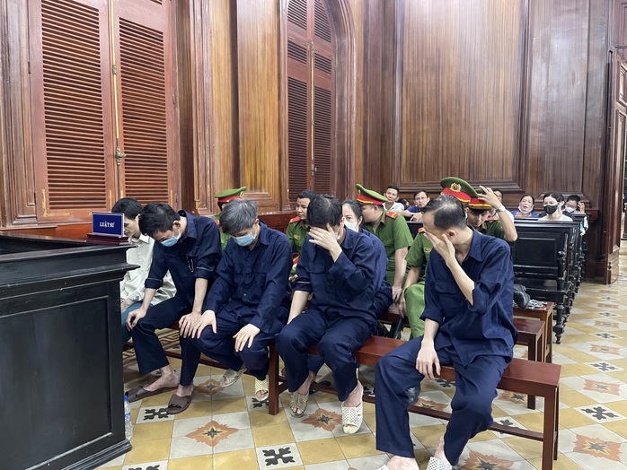 Vợ chồng cũ "bắt tay" lừa đảo 129 tỉ đồng ở TP Thủ Đức- Ảnh 1. Vợ chồng cũ "bắt tay" lừa đảo 129 tỉ đồng ở TP Thủ Đức- Ảnh 1.