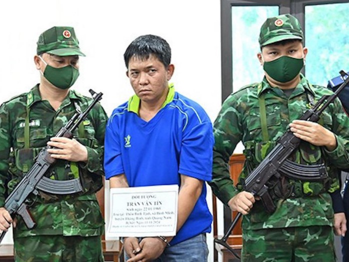 Bắt giữ Trần Văn Tín vận chuyển "hàng nóng" và ma tuý qua biên giới- Ảnh 1. Bắt giữ Trần Văn Tín vận chuyển "hàng nóng" và ma tuý qua biên giới- Ảnh 1.