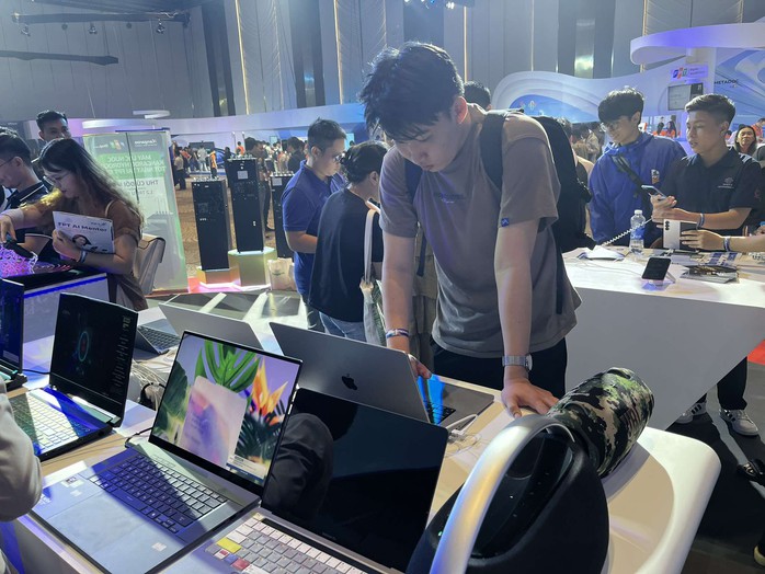 FPT Techday 2024: Giới thiệu nhiều giải pháp công nghệ của tương lai- Ảnh 2. FPT Techday 2024: Giới thiệu nhiều giải pháp công nghệ của tương lai- Ảnh 2.