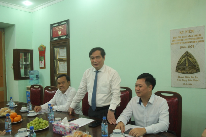 Phó Trưởng Ban Tuyên giáo Trung ương thăm, chúc mừng Trường THPT chuyên Trần Đại Nghĩa- Ảnh 2. Phó Trưởng Ban Tuyên giáo Trung ương thăm, chúc mừng Trường THPT chuyên Trần Đại Nghĩa- Ảnh 2.