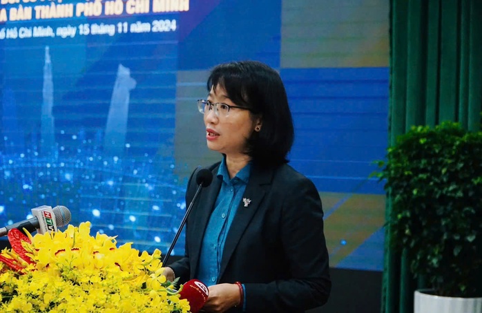 Phó Chủ tịch UBND TP HCM Trần Thị Diệu Thúy thông tin tại phiên giải trình Phó Chủ tịch UBND TP HCM Trần Thị Diệu Thúy thông tin tại phiên giải trình