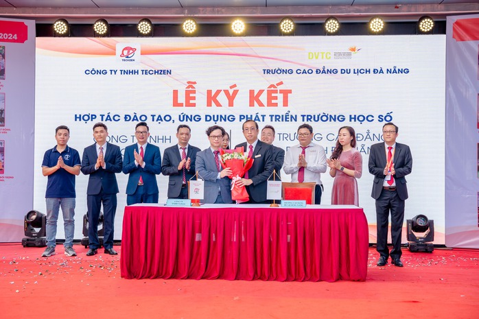 Cung ứng nguồn nhân lực du lịch chất lượng cao cho miền Trung- Ảnh 1. Cung ứng nguồn nhân lực du lịch chất lượng cao cho miền Trung- Ảnh 1.