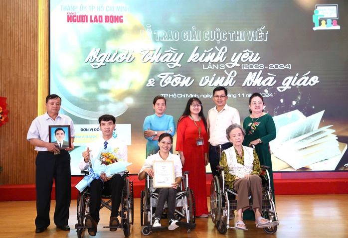 Trao giải cuộc thi viết “Người thầy kính yêu” lần 3: Đong đầy cảm xúc về đạo nghĩa thầy trò- Ảnh 8. Trao giải cuộc thi viết “Người thầy kính yêu” lần 3: Đong đầy cảm xúc về đạo nghĩa thầy trò- Ảnh 8.