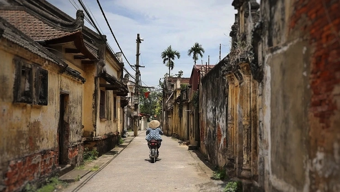 Trình diễn nghệ thuật, thời trang ở làng cổ hơn 500 tuổi- Ảnh 2. Trình diễn nghệ thuật, thời trang ở làng cổ hơn 500 tuổi- Ảnh 2.