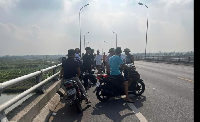 Nghi vấn cháu gái cứa cổ ông nội rồi nhảy xuống sông tự tử- Ảnh 1. Nghi vấn cháu gái cứa cổ ông nội rồi nhảy xuống sông tự tử- Ảnh 1.