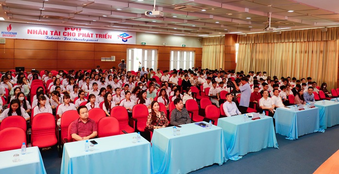 Tuyên truyền biển, đảo cho hơn 400 sinh viên Bà Rịa - Vũng Tàu
- Ảnh 1. Tuyên truyền biển, đảo cho hơn 400 sinh viên Bà Rịa - Vũng Tàu
- Ảnh 1.