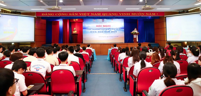 Tuyên truyền biển, đảo cho hơn 400 sinh viên Bà Rịa - Vũng Tàu
- Ảnh 4. Tuyên truyền biển, đảo cho hơn 400 sinh viên Bà Rịa - Vũng Tàu
- Ảnh 4.