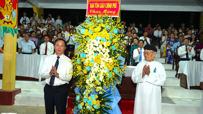 Tòa thánh Tây Ninh kín người đổ về dự đại lễ 100 năm- Ảnh 1. Tòa thánh Tây Ninh kín người đổ về dự đại lễ 100 năm- Ảnh 1.