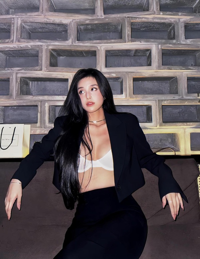 "Cô tiên" Trúc Phương là ai mà khiến cư dân mạng bùng nổ nỗi thất vọng?
- Ảnh 4. "Cô tiên" Trúc Phương là ai mà khiến cư dân mạng bùng nổ nỗi thất vọng?
- Ảnh 4.