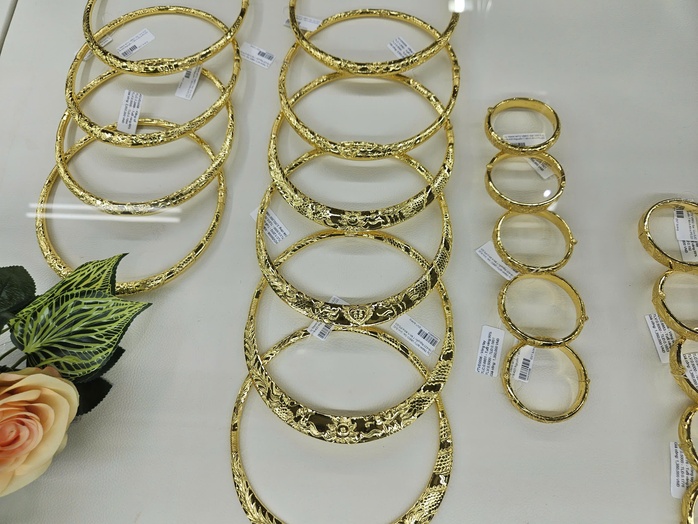 Tối 22-11, giá vàng miếng SJC, vàng nhẫn "đua nhau" tăng nhanh- Ảnh 1. Tối 22-11, giá vàng miếng SJC, vàng nhẫn "đua nhau" tăng nhanh- Ảnh 1.