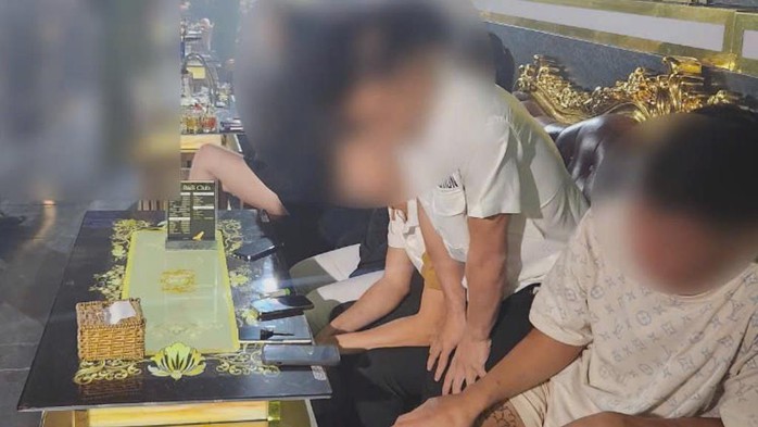 Khởi tố chủ quán bar trá hình ở Đồng Nai- Ảnh 2. Khởi tố chủ quán bar trá hình ở Đồng Nai- Ảnh 2.