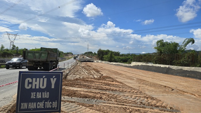 Lãnh đạo Bộ GTVT buồn vì cao tốc Hòa Liên – Túy Loan thi công như “biểu diễn”- Ảnh 2. Lãnh đạo Bộ GTVT buồn vì cao tốc Hòa Liên – Túy Loan thi công như “biểu diễn”- Ảnh 2.
