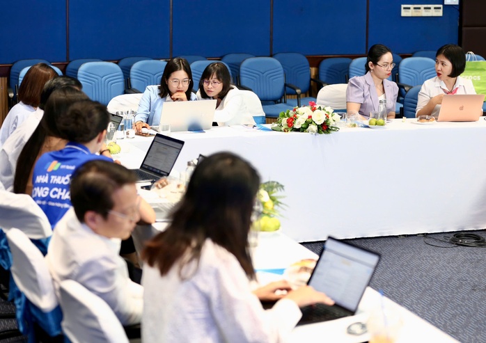 Tư vấn trực tuyến: Dấu hiệu nhận biết sốt xuất huyết, tiêm vắc xin vào lúc nào?- Ảnh 3. Tư vấn trực tuyến: Dấu hiệu nhận biết sốt xuất huyết, tiêm vắc xin vào lúc nào?- Ảnh 3.