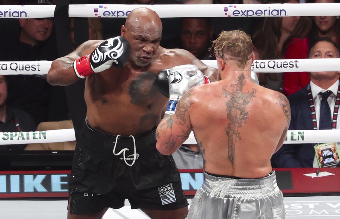 Thế giới quyền Anh sốc với thất bại của "chiến binh thép" Mike Tyson- Ảnh 6. Thế giới quyền Anh sốc với thất bại của "chiến binh thép" Mike Tyson- Ảnh 6.
