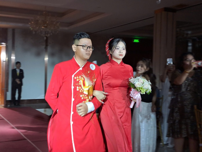 Những hình ảnh cảm xúc "ngày chung đôi" của 20 cặp đôi công nhân- Ảnh 2. Những hình ảnh cảm xúc "ngày chung đôi" của 20 cặp đôi công nhân- Ảnh 2.