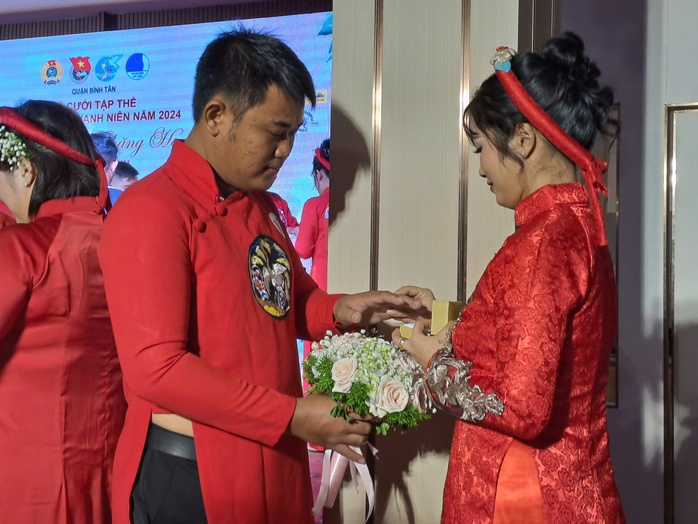 Những hình ảnh cảm xúc "ngày chung đôi" của 20 cặp đôi công nhân- Ảnh 5. Những hình ảnh cảm xúc "ngày chung đôi" của 20 cặp đôi công nhân- Ảnh 5.