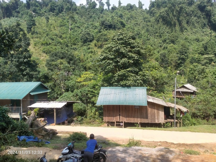 Quảng Bình công bố khẩn cấp sau khi quả đồi xuất hiện vết nứt lớn chạy dài 100 m- Ảnh 2. Quảng Bình công bố khẩn cấp sau khi quả đồi xuất hiện vết nứt lớn chạy dài 100 m- Ảnh 2.