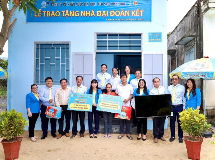 Yến sào Khánh Hòa ủng hộ 1,4 tỉ đồng cho Quỹ "Vì người nghèo"- Ảnh 4. Yến sào Khánh Hòa ủng hộ 1,4 tỉ đồng cho Quỹ "Vì người nghèo"- Ảnh 4.
