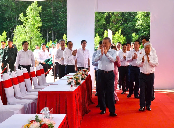 Cổ vũ, động viên tinh thần yêu nước của nhân dân- Ảnh 1. Cổ vũ, động viên tinh thần yêu nước của nhân dân- Ảnh 1.