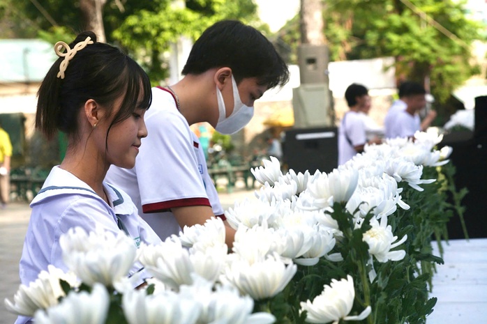 Những thông điệp trong Lễ tưởng niệm nạn nhân tử vong do tai nạn giao thông- Ảnh 4. Những thông điệp trong Lễ tưởng niệm nạn nhân tử vong do tai nạn giao thông- Ảnh 4.