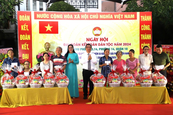 Việc xây dựng khối đại đoàn kết phải đi lên từ những việc nhỏ nhất- Ảnh 1. Việc xây dựng khối đại đoàn kết phải đi lên từ những việc nhỏ nhất- Ảnh 1.