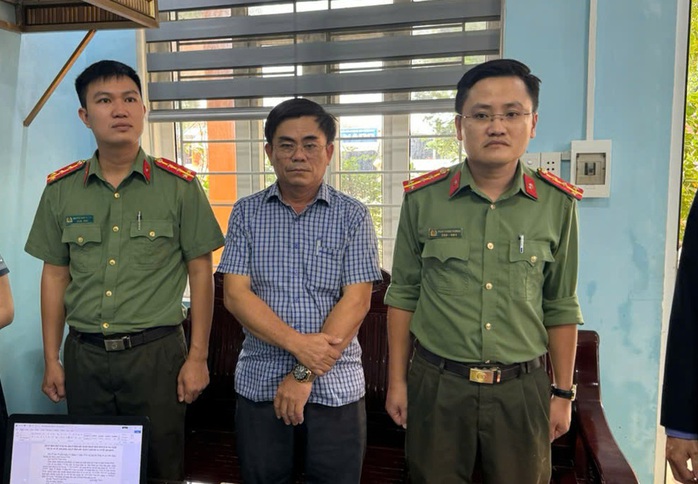 NÓNG: Khởi tố 11 người là giám đốc, phó giám đốc các ban quản lý ở Quảng Bình - Ảnh 1.