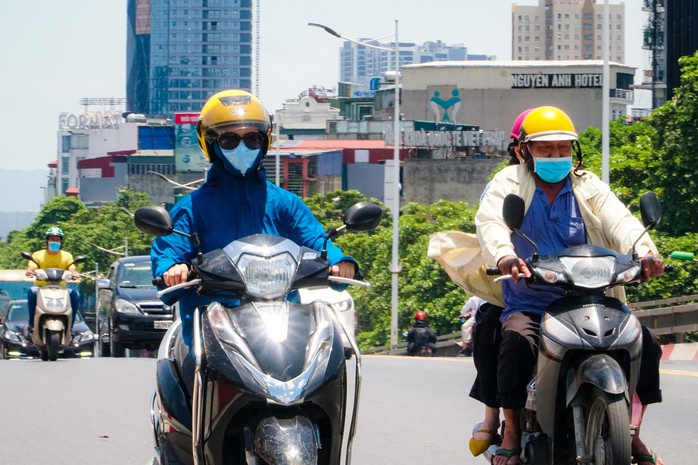 Thời tiết TP HCM hôm nay, 18-11: Duy trì tình trạng nắng nóng, không mưa- Ảnh 1. Thời tiết TP HCM hôm nay, 18-11: Duy trì tình trạng nắng nóng, không mưa- Ảnh 1.