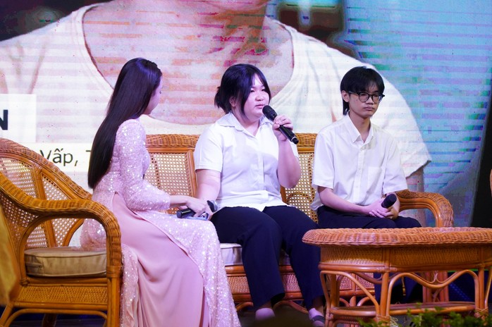 Thêm 231 tân sinh viên khó khăn được tiếp sức đến trường- Ảnh 2. Thêm 231 tân sinh viên khó khăn được tiếp sức đến trường- Ảnh 2.