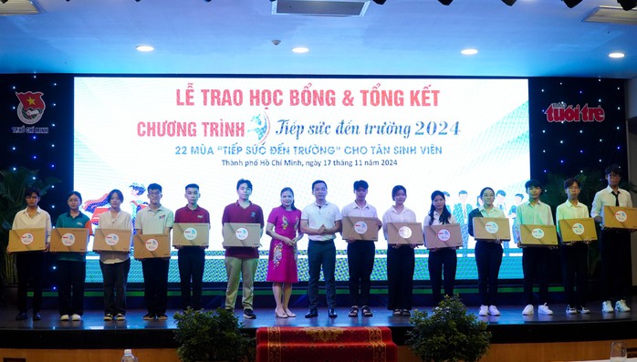 Thêm 231 tân sinh viên khó khăn được tiếp sức đến trường- Ảnh 6. Thêm 231 tân sinh viên khó khăn được tiếp sức đến trường- Ảnh 6.