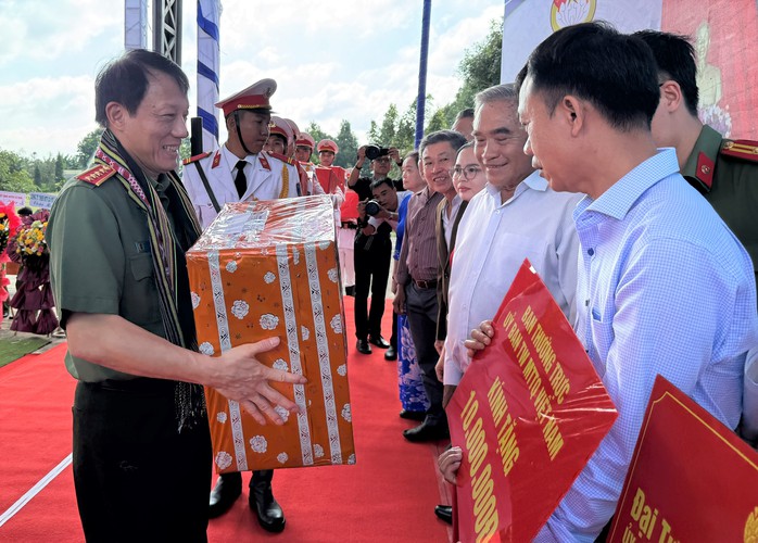Bộ trưởng Bộ Công an dự tổng kết đề án xây dựng 1.200 nhà đại đoàn kết- Ảnh 3. Bộ trưởng Bộ Công an dự tổng kết đề án xây dựng 1.200 nhà đại đoàn kết- Ảnh 3.