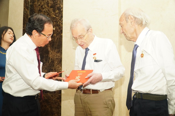 Lãnh đạo TP HCM tiếp những người bạn Thụy Sĩ yêu hòa bình- Ảnh 5. Lãnh đạo TP HCM tiếp những người bạn Thụy Sĩ yêu hòa bình- Ảnh 5.