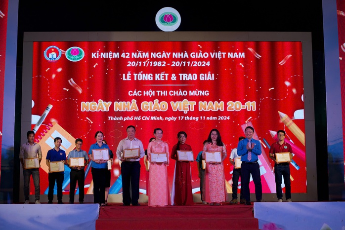 Nhiều hoạt động ý nghĩa chào mừng Ngày Nhà giáo Việt Nam- Ảnh 2. Nhiều hoạt động ý nghĩa chào mừng Ngày Nhà giáo Việt Nam- Ảnh 2.