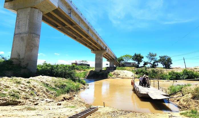 Đắk Lắk: Nhiều cây cầu chờ... đường, gây lãng phí- Ảnh 1. Đắk Lắk: Nhiều cây cầu chờ... đường, gây lãng phí- Ảnh 1.