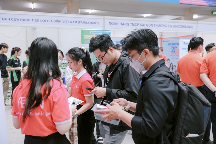 Sinh viên dễ bị lừa khi tìm việc vì "ngây thơ"- Ảnh 1. Sinh viên dễ bị lừa khi tìm việc vì "ngây thơ"- Ảnh 1.