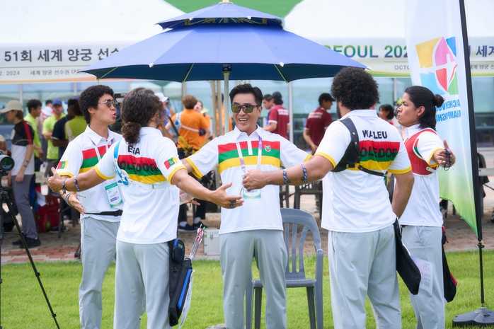 "Cười xuyên biên giới" vượt "Bỗng dưng trúng số" tại rạp Việt- Ảnh 6. "Cười xuyên biên giới" vượt "Bỗng dưng trúng số" tại rạp Việt- Ảnh 6.