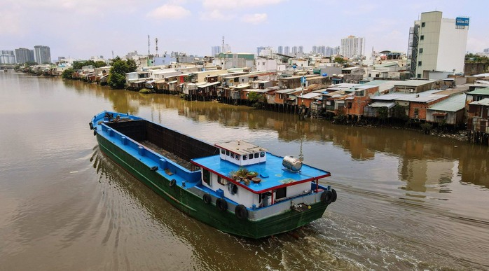 Nhà trên và ven sông, rạch: Bức tranh dần sáng- Ảnh 4. Nhà trên và ven sông, rạch: Bức tranh dần sáng- Ảnh 4.