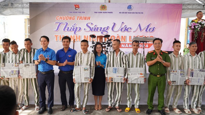 Phú Yên: "Thắp sáng ước mơ" hoàn lương cho hơn 700 phạm nhân - Ảnh 2. Phú Yên: "Thắp sáng ước mơ" hoàn lương cho hơn 700 phạm nhân - Ảnh 2.