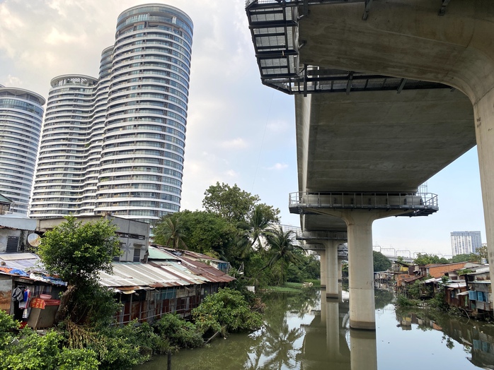 Nhà trên và ven sông, rạch: Bức tranh dần sáng- Ảnh 1. Nhà trên và ven sông, rạch: Bức tranh dần sáng- Ảnh 1.