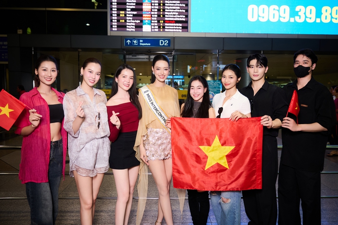 Người yêu Hàn Quốc tiễn Bùi Khánh Linh sang Ai Cập thi hoa hậu
- Ảnh 2. Người yêu Hàn Quốc tiễn Bùi Khánh Linh sang Ai Cập thi hoa hậu
- Ảnh 2.