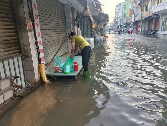 Hình ảnh "khác lạ" tại chợ Thủ Dầu Một trong sáng 18-11- Ảnh 4. Hình ảnh "khác lạ" tại chợ Thủ Dầu Một trong sáng 18-11- Ảnh 4.