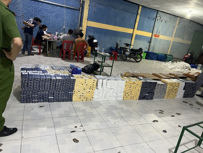 Công an Tây Ninh phá đường dây thuốc lá lậu lớn nhất từ trước đến nay- Ảnh 4. Công an Tây Ninh phá đường dây thuốc lá lậu lớn nhất từ trước đến nay- Ảnh 4.