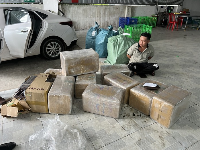 Công an Tây Ninh phá đường dây thuốc lá lậu lớn nhất từ trước đến nay- Ảnh 2. Công an Tây Ninh phá đường dây thuốc lá lậu lớn nhất từ trước đến nay- Ảnh 2.