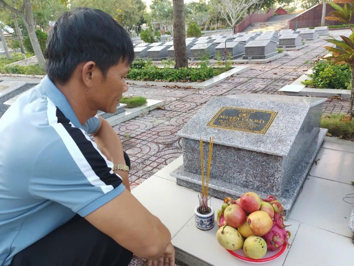 Công an xã giúp người dân tìm được mộ liệt sĩ sau hơn 6 thập kỷ- Ảnh 2. Công an xã giúp người dân tìm được mộ liệt sĩ sau hơn 6 thập kỷ- Ảnh 2.