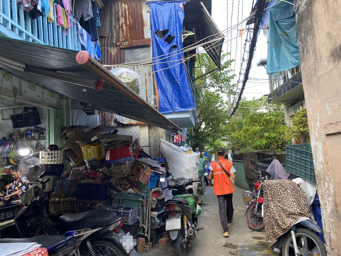 An toàn phòng cháy chữa cháy trong các con hẻm nhiều phòng trọ luôn luôn là ưu tiên hàng đầu. Trong ảnh: Hẻm 107 Ngô Tất Tố, quận Bình Thạnh. Ảnh: QUỐC ANH An toàn phòng cháy chữa cháy trong các con hẻm nhiều phòng trọ luôn luôn là ưu tiên hàng đầu. Trong ảnh: Hẻm 107 Ngô Tất Tố, quận Bình Thạnh. Ảnh: QUỐC ANH