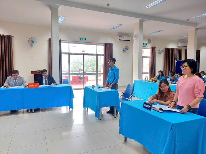 Người lao động tham gia phiên tòa giả định về tranh chấp lao động do LĐLĐ quận Tân Phú, TP HCM tổ chức Người lao động tham gia phiên tòa giả định về tranh chấp lao động do LĐLĐ quận Tân Phú, TP HCM tổ chức