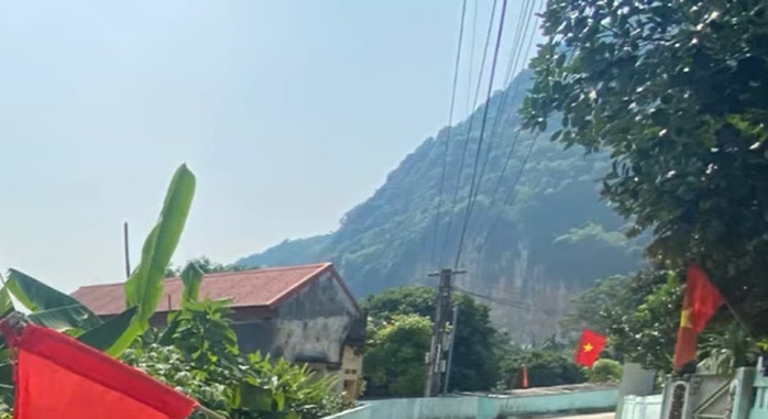 Khởi tố 2 thanh niên có hành vi xúc phạm Quốc kỳ- Ảnh 1.