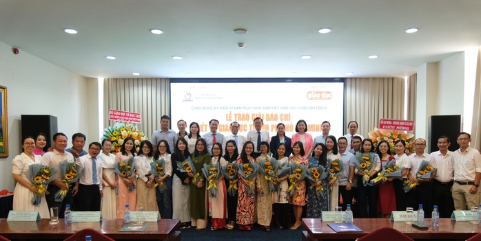 Báo Người Lao Động đoạt hai giải báo chí viết về giáo dục TP HCM- Ảnh 3. Báo Người Lao Động đoạt hai giải báo chí viết về giáo dục TP HCM- Ảnh 3.