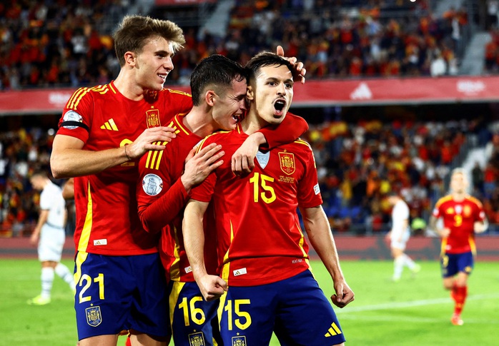 Thua nghẹt thở Tây Ban Nha, Thụy Sĩ rớt hạng Nations League- Ảnh 7. Thua nghẹt thở Tây Ban Nha, Thụy Sĩ rớt hạng Nations League- Ảnh 7.
