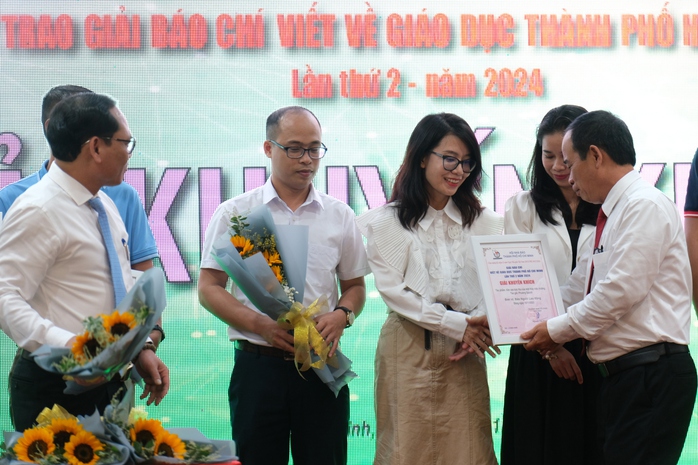 Báo Người Lao Động đoạt hai giải báo chí viết về giáo dục TP HCM- Ảnh 1. Báo Người Lao Động đoạt hai giải báo chí viết về giáo dục TP HCM- Ảnh 1.